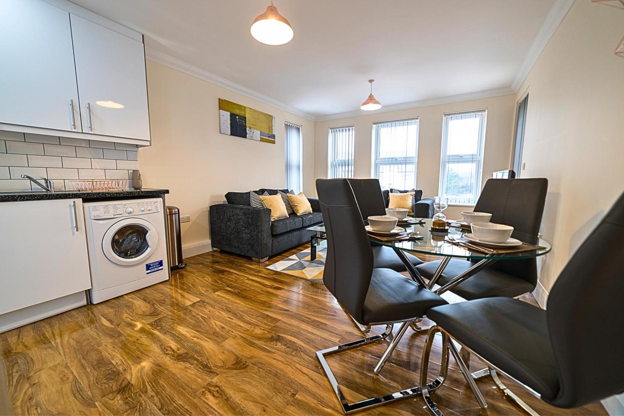 Heathrow Rare Find 2 Bedroom Plus 2 Bathroom Flat - Sleeps 6- Free Parking- Close To Heathrow Terminals-Quiet Development Stanwell Екстер'єр фото
