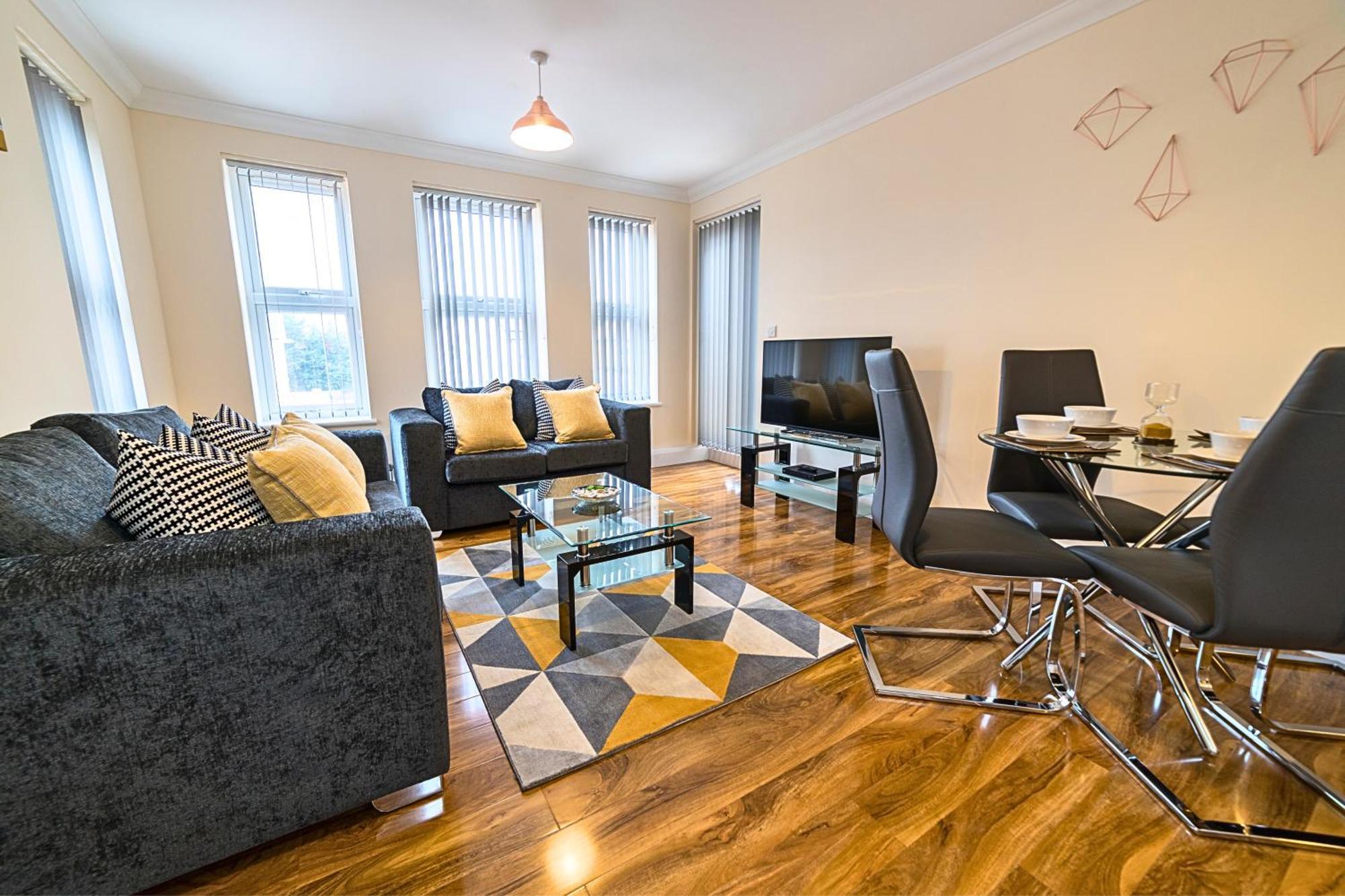 Heathrow Rare Find 2 Bedroom Plus 2 Bathroom Flat - Sleeps 6- Free Parking- Close To Heathrow Terminals-Quiet Development Stanwell Екстер'єр фото