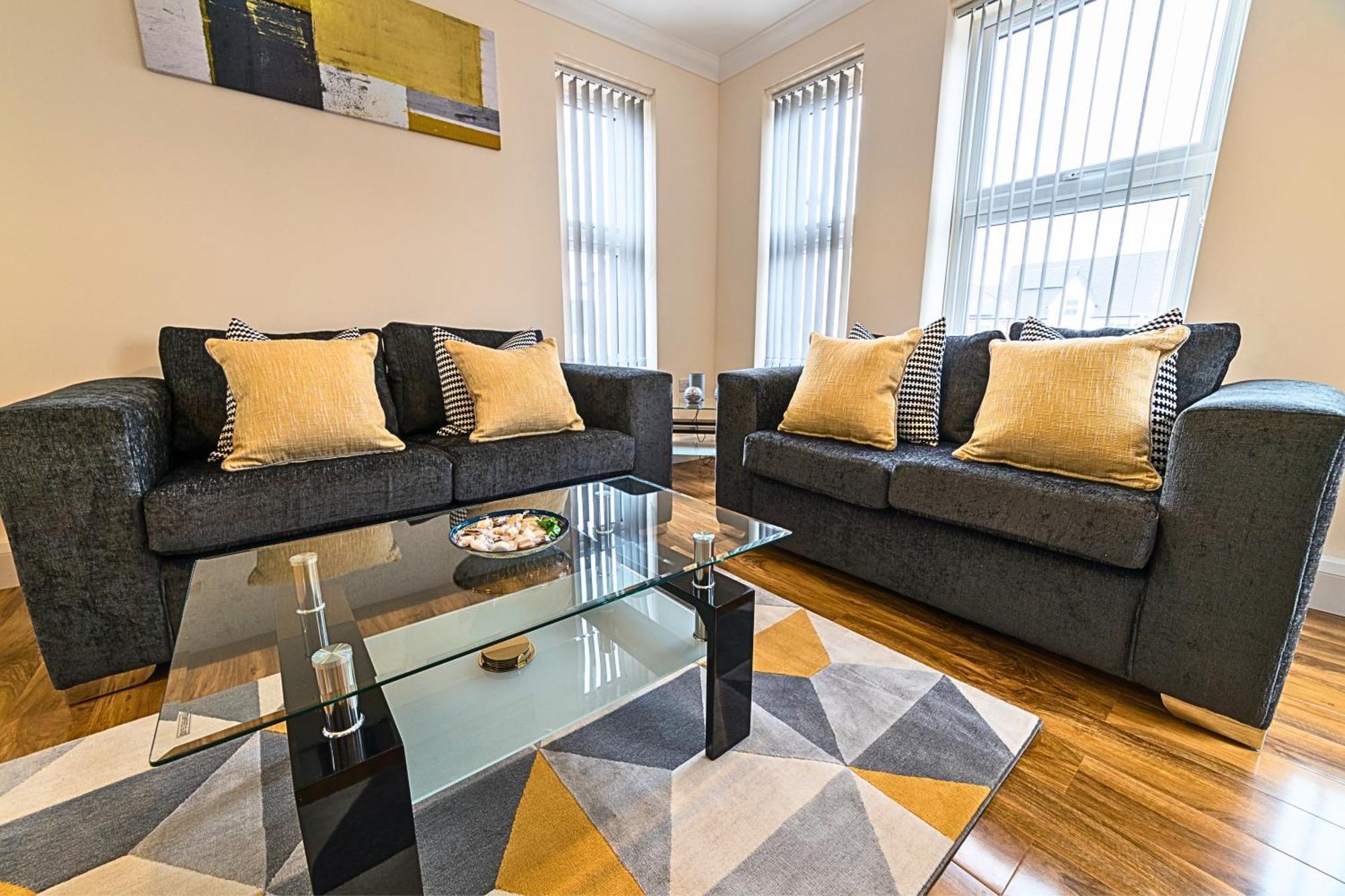Heathrow Rare Find 2 Bedroom Plus 2 Bathroom Flat - Sleeps 6- Free Parking- Close To Heathrow Terminals-Quiet Development Stanwell Екстер'єр фото